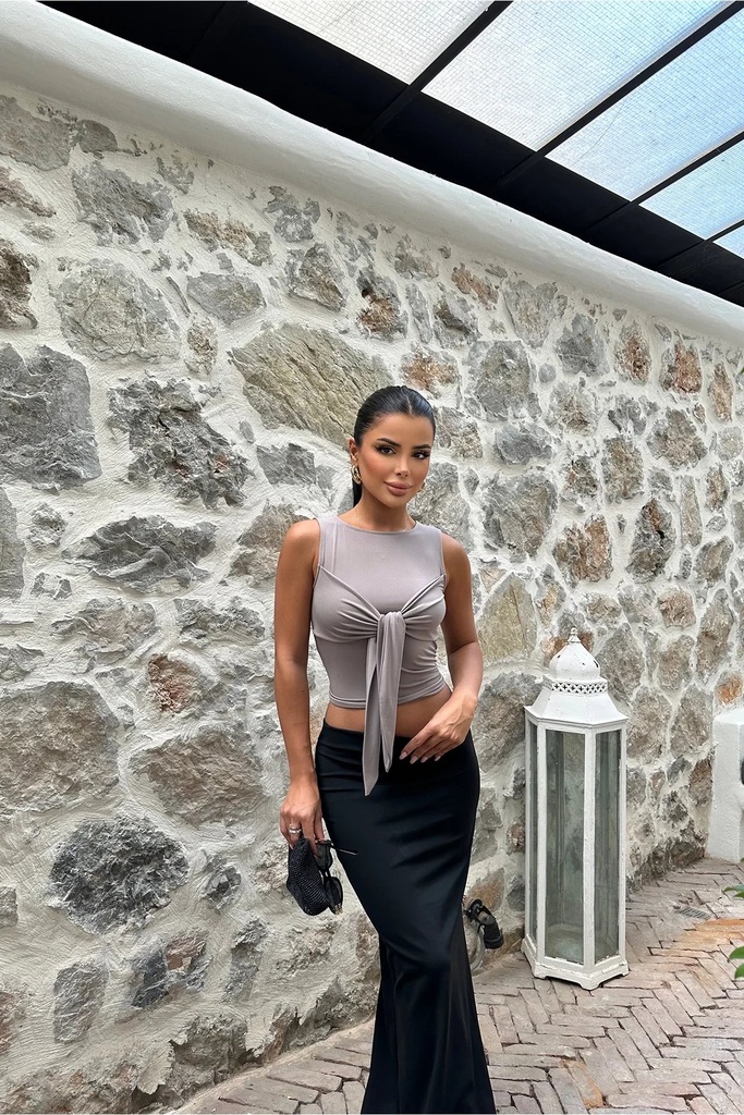 Soil with Front Binding Crop Top